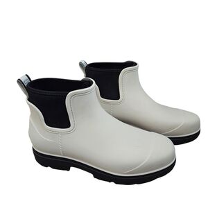 UGG Ashton Chelsea Boot White Size 11 NWOT Gorpcore
